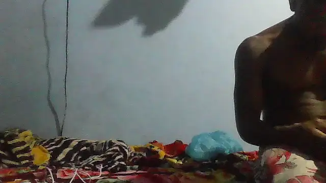 Snapshot of thasmyni chatting on October 11, 12:43 am thasmyni online show from October 11, 12:43 am