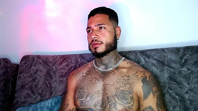 Snapshot of Exotic_tatto27121 chatting on January 17, 3:12 am Exotic tatto27121 online show from January 17, 3:12 am