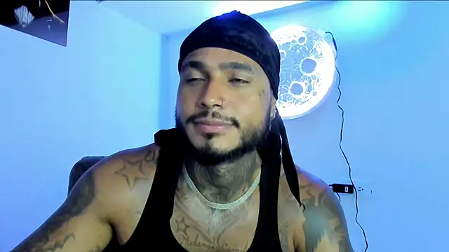 Snapshot of Exotic_tatto27121 chatting on June 25, 6:29 am Exotic tatto27121 online show from June 25, 6:29 am