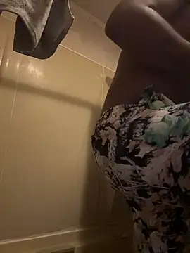 Snapshot of SluttyLyfe4L chatting on July 22, 4:15 am SluttyLyfe4L online show from July 22, 4:15 am