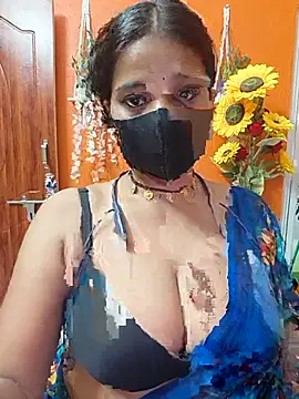 Snapshot of Sony-Model chatting on June 6, 9:47 am Sony-Model online show from June 6, 9:47 am