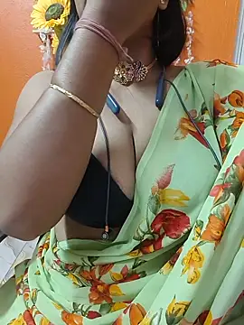 Snapshot of Sony-Model chatting on June 9, 10:05 am Sony-Model online show from June 9, 10:05 am