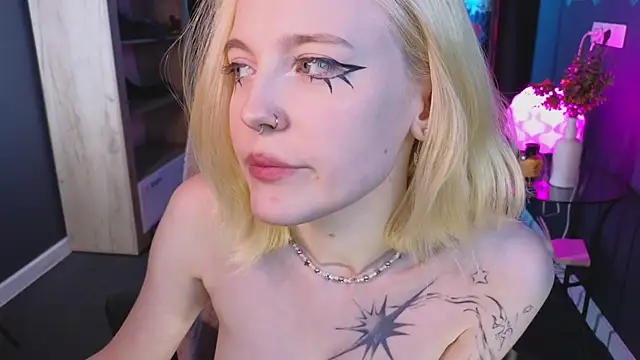 Snapshot of Crackling_Tatii chatting on December 8, 4:57 am Crackling Tatii online show from December 8, 4:57 am