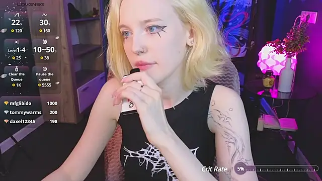 Snapshot of Crackling_Tatii chatting on December 12, 3:21 am Crackling Tatii online show from December 12, 3:21 am