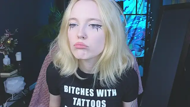 Snapshot of Crackling_Tatii chatting on February 18, 8:58 pm Crackling Tatii online show from February 18, 8:58 pm