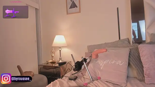 Snapshot of KimRoussee chatting on November 20, 5:18 am KimRoussee online show from November 20, 5:18 am