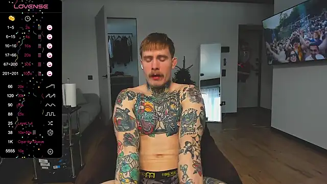 Snapshot of white_King9999 chatting on December 16, 7:15 am white King9999 online show from December 16, 7:15 am