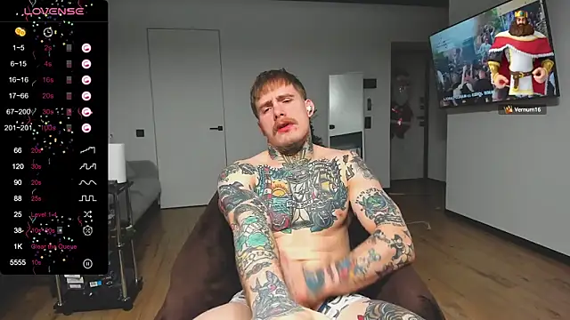 Snapshot of white_King9999 chatting on December 17, 4:45 am white King9999 online show from December 17, 4:45 am