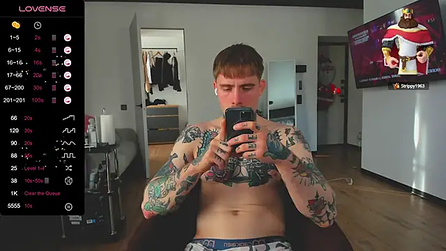 Snapshot of white_King9999 chatting on December 17, 7:50 am white King9999 online show from December 17, 7:50 am