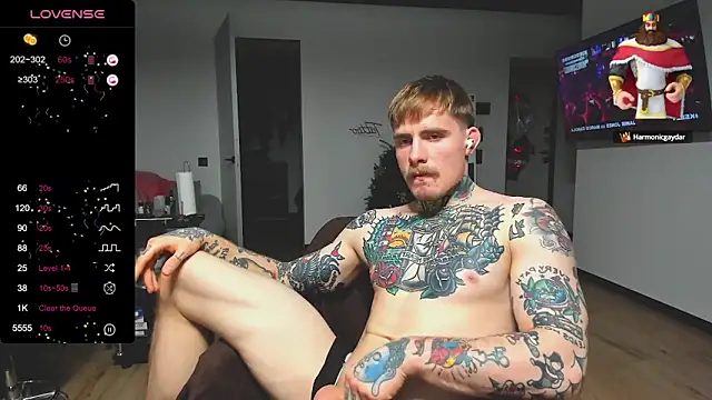 Snapshot of white_King9999 chatting on December 22, 3:33 pm white King9999 online show from December 22, 3:33 pm