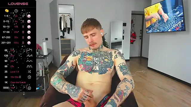 Snapshot of white_King9999 chatting on December 24, 8:44 am white King9999 online show from December 24, 8:44 am