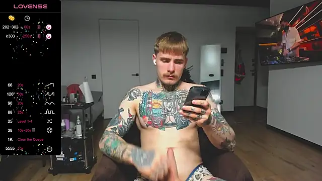 Snapshot of white_King9999 chatting on December 25, 4:54 am white King9999 online show from December 25, 4:54 am