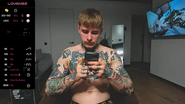 Snapshot of white_King9999 chatting on December 27, 4:47 am white King9999 online show from December 27, 4:47 am