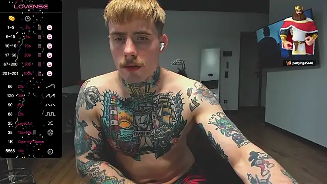 Snapshot of white_King9999 chatting on January 15, 7:15 am white King9999 online show from January 15, 7:15 am