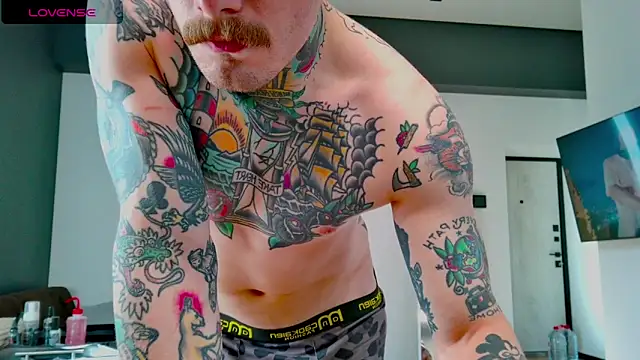 Snapshot of white_King9999 chatting on September 25, 12:42 pm white King9999 online show from September 25, 12:42 pm