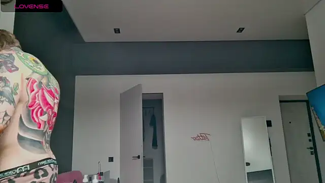 Snapshot of white_King9999 chatting on October 17, 2:48 am white King9999 online show from October 17, 2:48 am