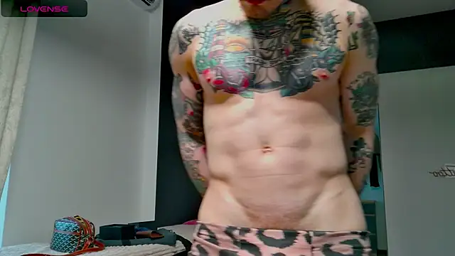 Snapshot of white_King9999 chatting on October 21, 12:28 pm white King9999 online show from October 21, 12:28 pm