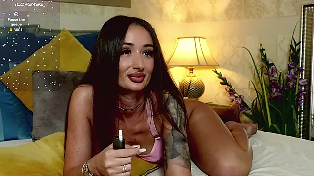 Snapshot of OneOutrageous chatting on November 11, 3:23 pm OneOutrageous online show from November 11, 3:23 pm