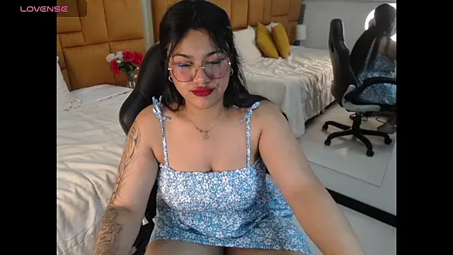 Snapshot of _Dulcinea_1 chatting on February 13, 11:17 am Dulcinea 1 online show from February 13, 11:17 am