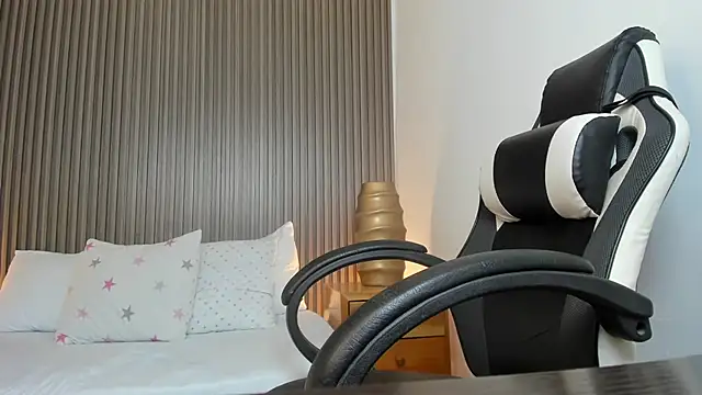 dania miller  online show from February 21, 8:40 am