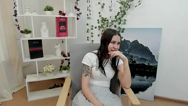 MaidaDwinell online show from May 16, 5:26 am