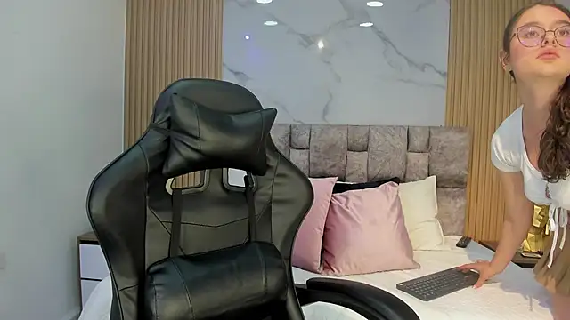 Khalifa fletcher online show from January 31, 1:33 am