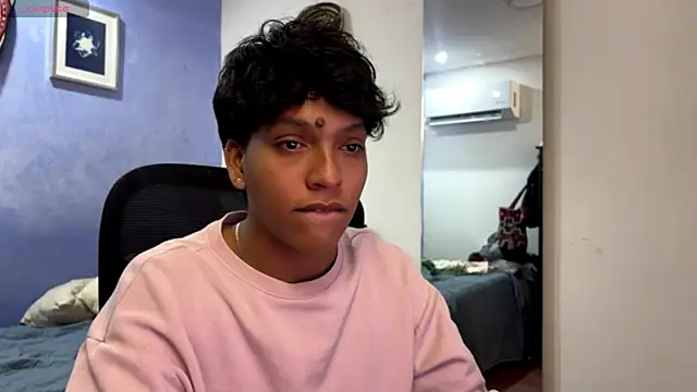 Snapshot of Xander_bonnet1 chatting on November 20, 12:49 pm Xander bonnet1 online show from November 20, 12:49 pm