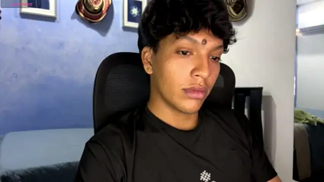 Snapshot of Xander_bonnet1 chatting on November 25, 3:23 pm Xander bonnet1 online show from November 25, 3:23 pm