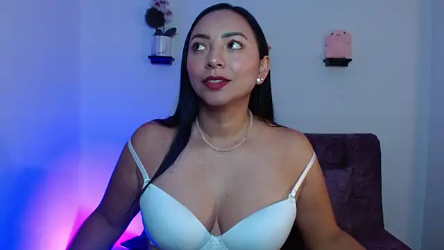 Emmi Cam online show from February 27, 2:10 am