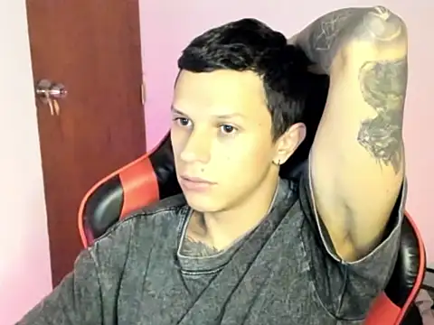 Snapshot of goodboy69l chatting on March 5, 9:22 pm goodboy69l online show from March 5, 9:22 pm