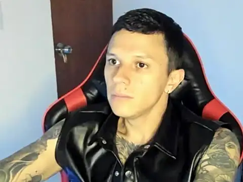Snapshot of goodboy69l chatting on May 8, 12:38 am goodboy69l online show from May 8, 12:38 am