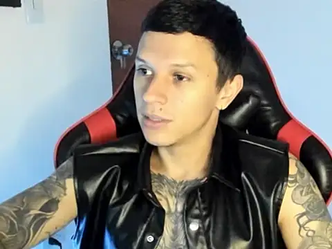Snapshot of goodboy69l chatting on May 23, 2:43 pm goodboy69l online show from May 23, 2:43 pm