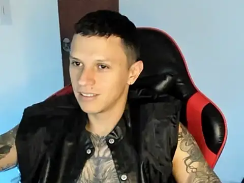Snapshot of goodboy69l chatting on June 2, 5:04 pm goodboy69l online show from June 2, 5:04 pm