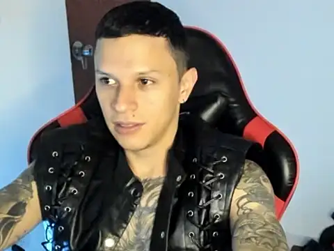 Snapshot of goodboy69l chatting on June 3, 8:03 pm goodboy69l online show from June 3, 8:03 pm