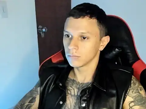 Snapshot of goodboy69l chatting on June 4, 5:52 pm goodboy69l online show from June 4, 5:52 pm