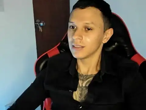 Snapshot of goodboy69l chatting on June 6, 11:59 am goodboy69l online show from June 6, 11:59 am