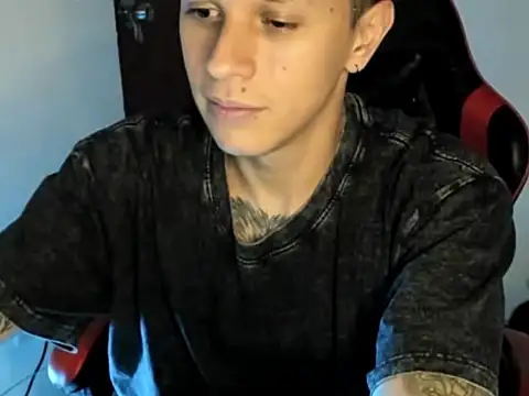 Snapshot of goodboy69l chatting on June 7, 12:04 am goodboy69l online show from June 7, 12:04 am