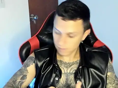 Snapshot of goodboy69l chatting on June 7, 3:27 pm goodboy69l online show from June 7, 3:27 pm