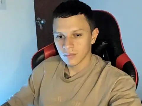 Snapshot of goodboy69l chatting on June 8, 1:28 am goodboy69l online show from June 8, 1:28 am