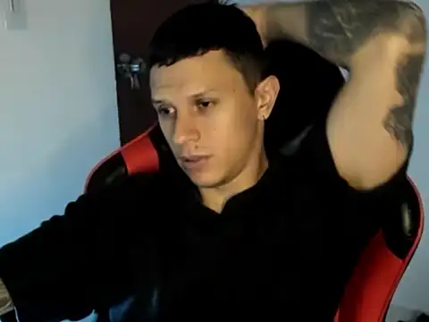 Snapshot of goodboy69l chatting on June 9, 12:11 am goodboy69l online show from June 9, 12:11 am