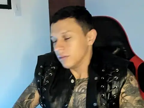 Snapshot of goodboy69l chatting on June 10, 12:26 pm goodboy69l online show from June 10, 12:26 pm