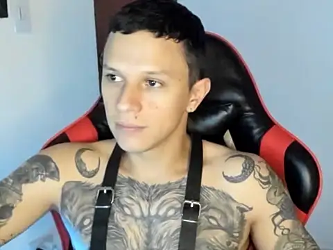 Snapshot of goodboy69l chatting on June 12, 2:38 pm goodboy69l online show from June 12, 2:38 pm