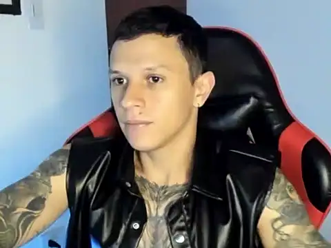 Snapshot of goodboy69l chatting on June 13, 11:13 pm goodboy69l online show from June 13, 11:13 pm