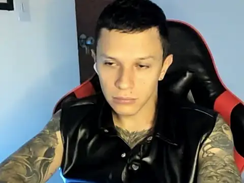 Snapshot of goodboy69l chatting on June 14, 11:45 am goodboy69l online show from June 14, 11:45 am