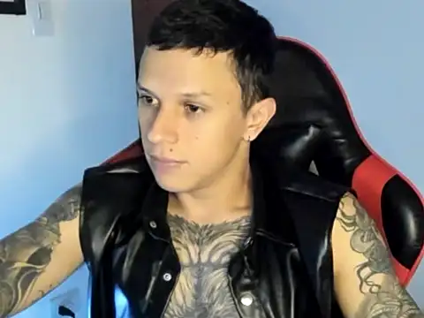 Snapshot of goodboy69l chatting on June 16, 1:41 am goodboy69l online show from June 16, 1:41 am