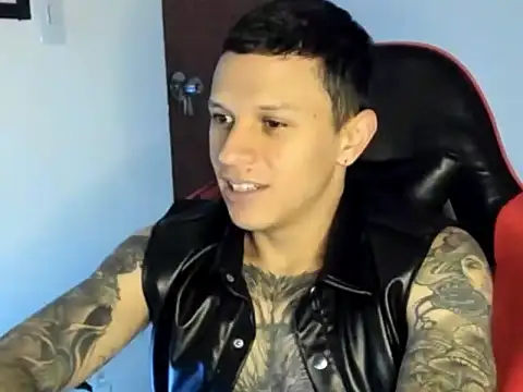 Snapshot of goodboy69l chatting on June 16, 3:25 pm goodboy69l online show from June 16, 3:25 pm