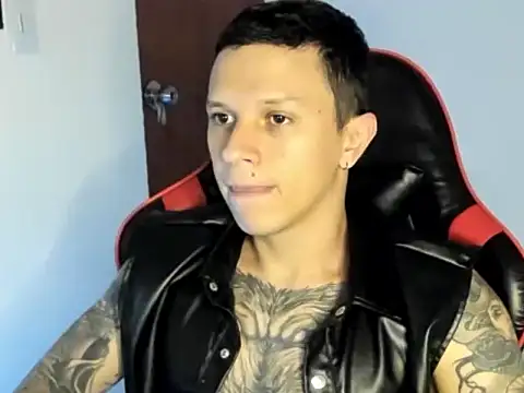 Snapshot of goodboy69l chatting on June 17, 6:09 pm goodboy69l online show from June 17, 6:09 pm