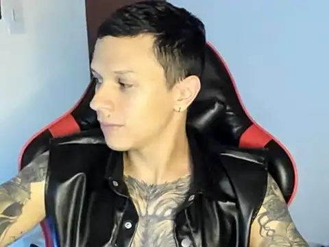 Snapshot of goodboy69l chatting on June 18, 4:44 pm goodboy69l online show from June 18, 4:44 pm
