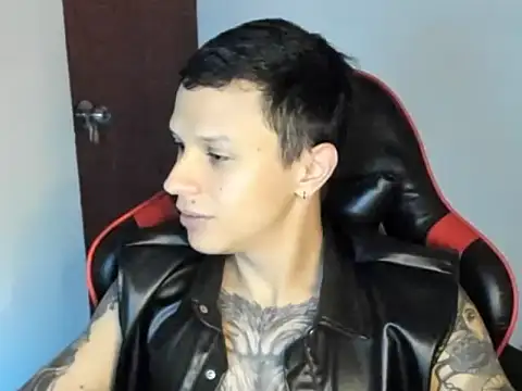 Snapshot of goodboy69l chatting on June 25, 3:27 pm goodboy69l online show from June 25, 3:27 pm