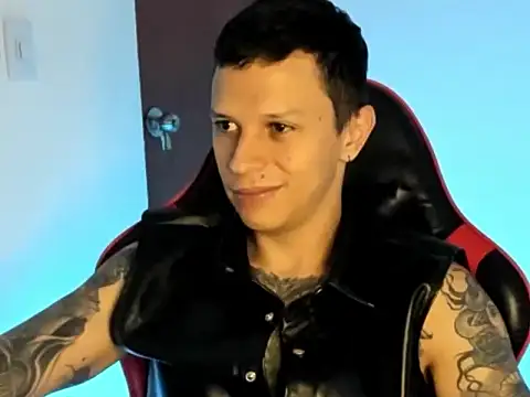 Snapshot of goodboy69l chatting on June 26, 12:31 pm goodboy69l online show from June 26, 12:31 pm